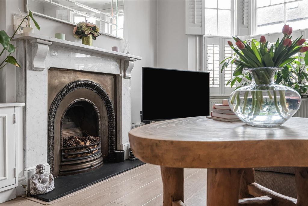 Property photo 3 of 17 13_81707.Jpg