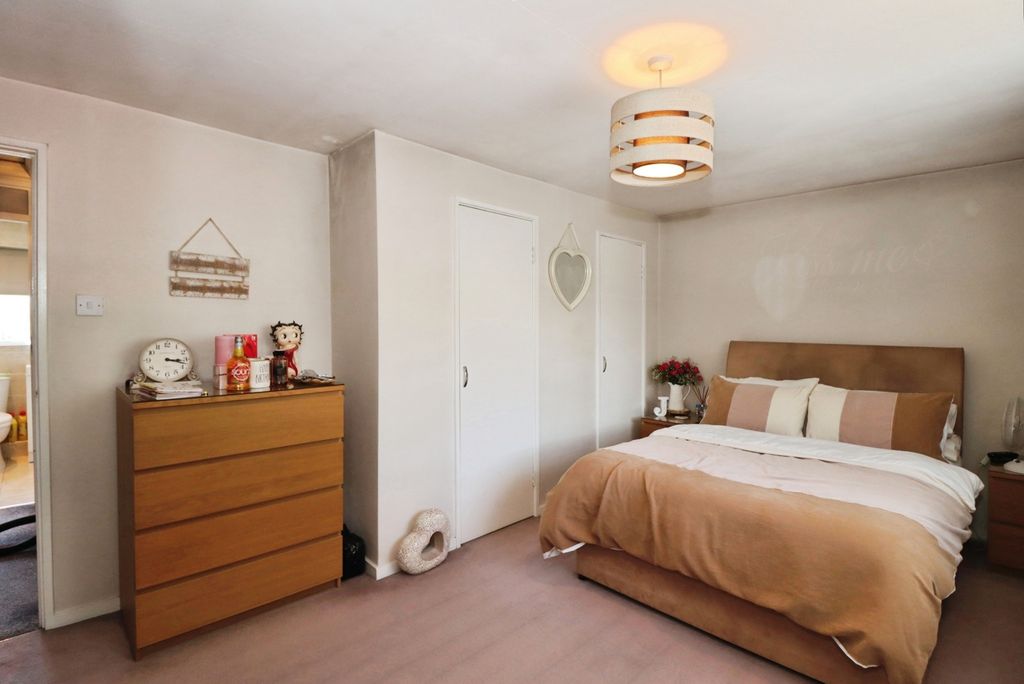 Property photo 1 of 17 Master Bedroom