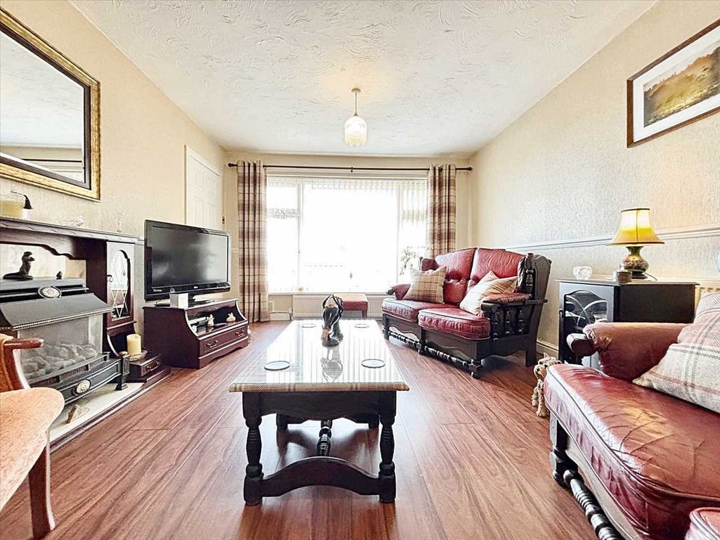 Property photo 3 of 27