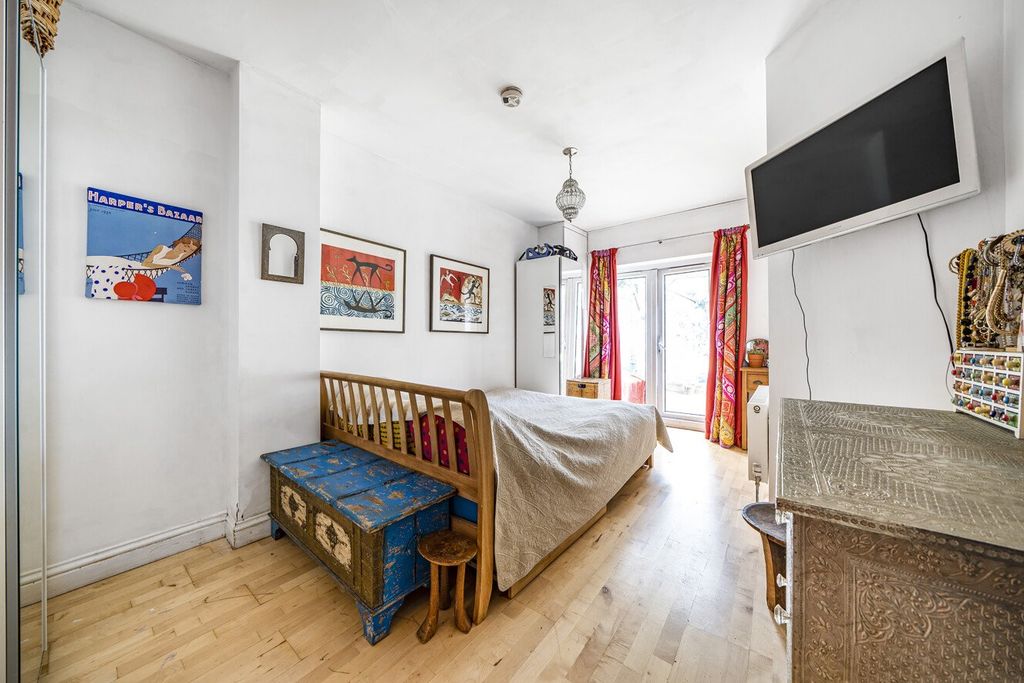 Property photo 3 of 11 Picture No. 15