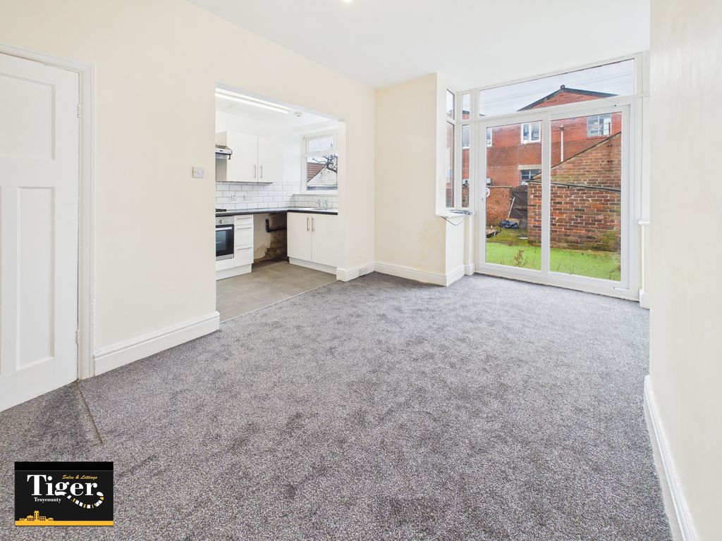 Property photo 2 of 13 Cam01931G0-Pr0324-Still004