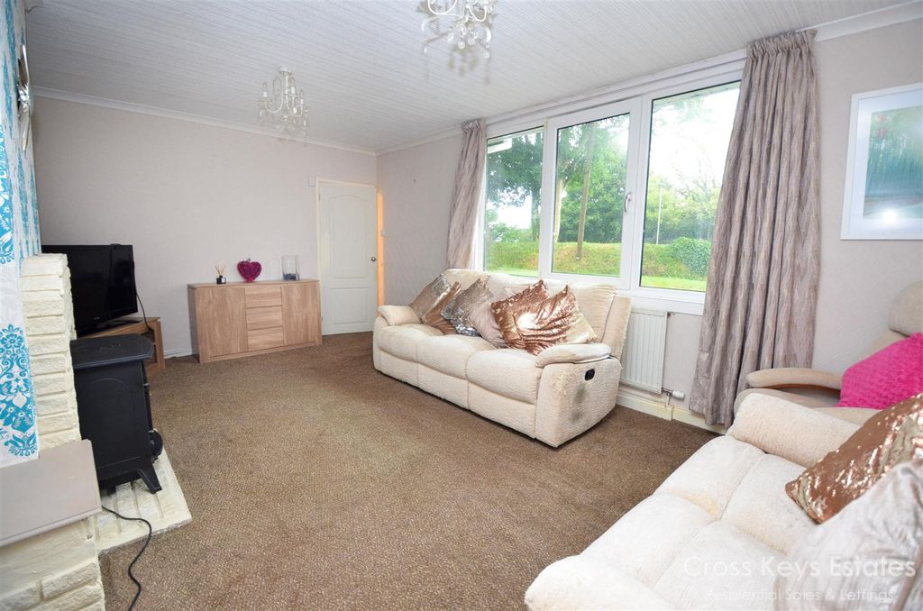 Property photo 2 of 19 Sitting Room