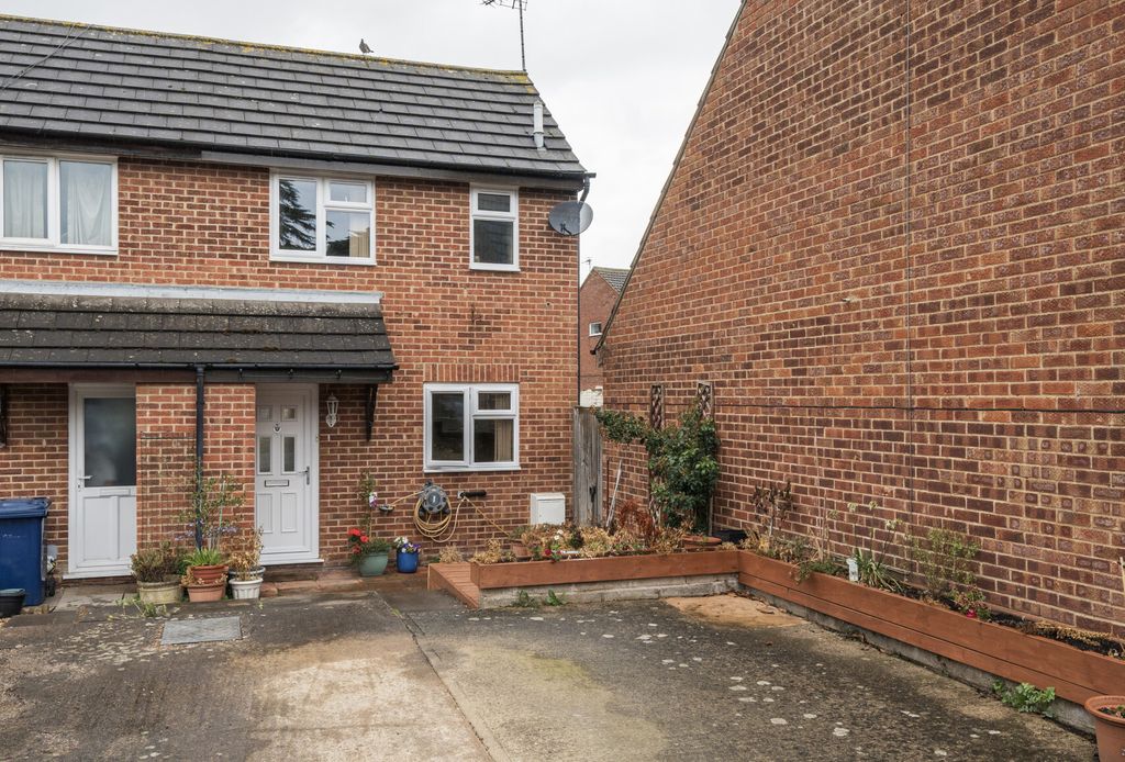 Property photo 1 of 8 1333323-10-688B3A...