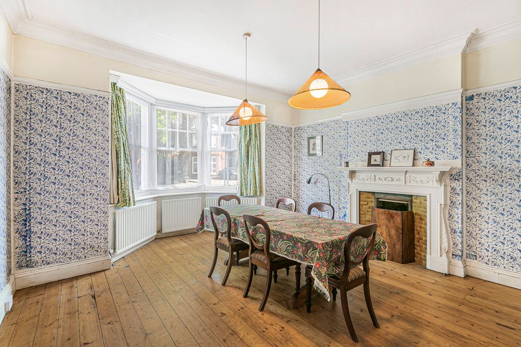 Property photo 3 of 24