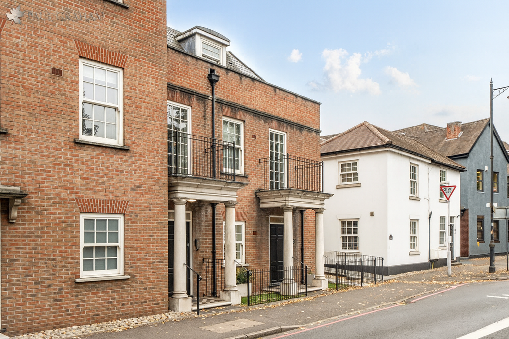 Property photo 1 of 19 External