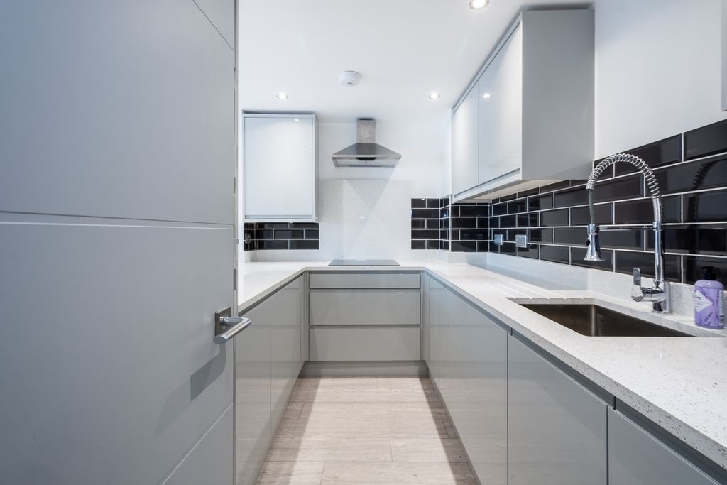 Property photo 2 of 9 Kit3