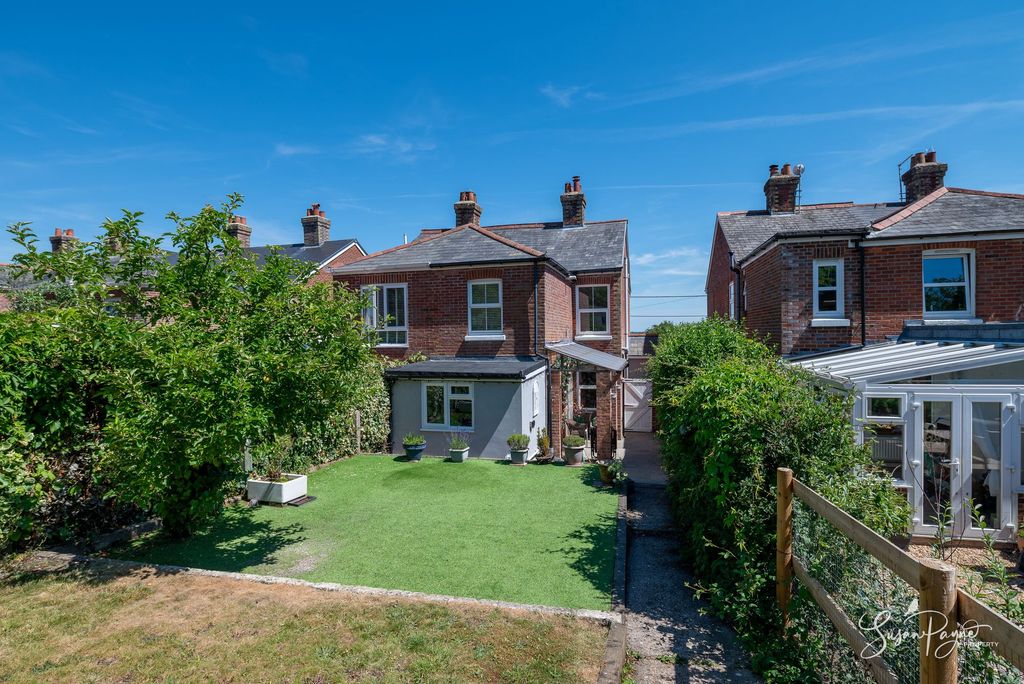 Property photo 2 of 18