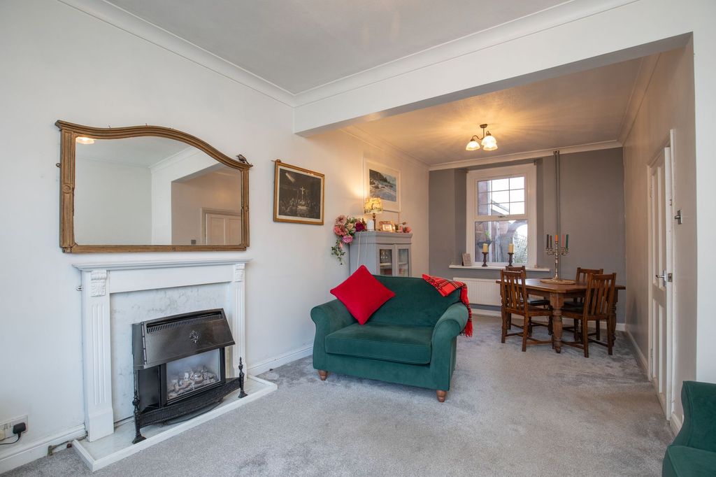 Property photo 2 of 27