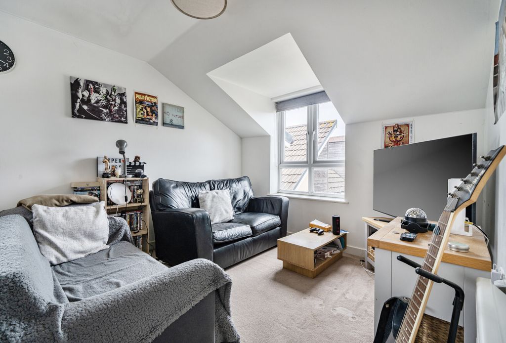 Property photo 3 of 12 1433840-8-69cd131...