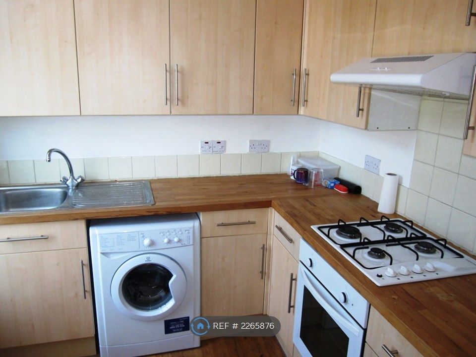 Property photo 2 of 6 Kitchen