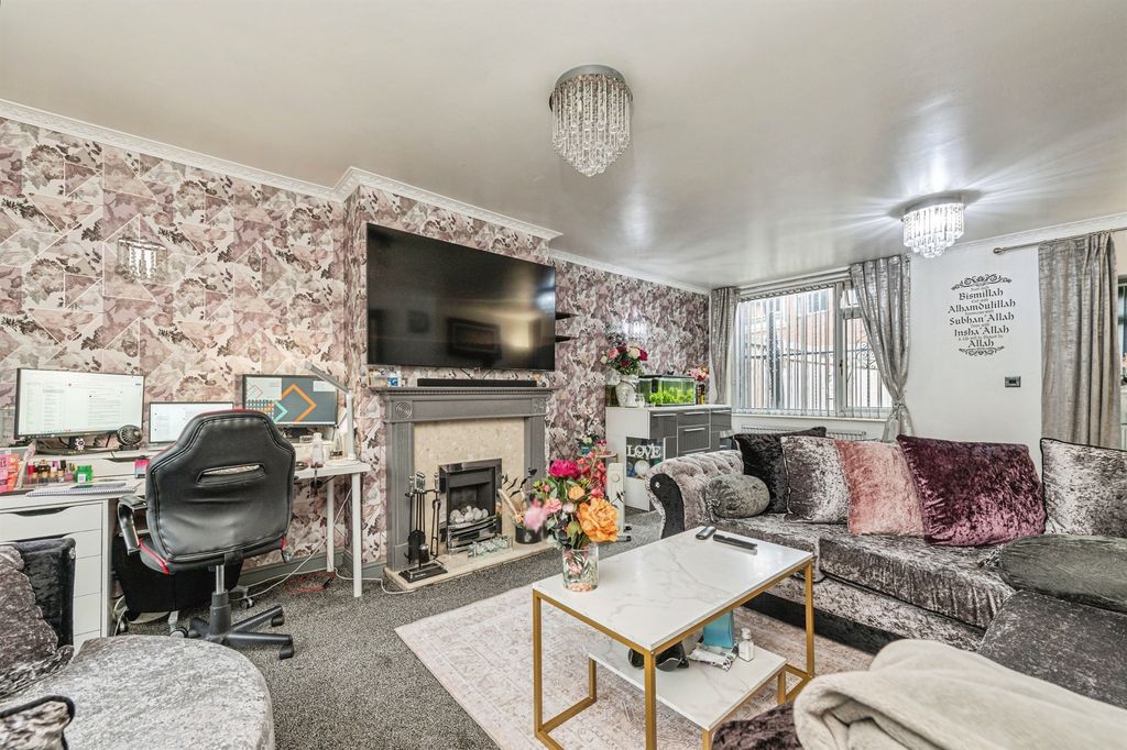Property photo 2 of 11