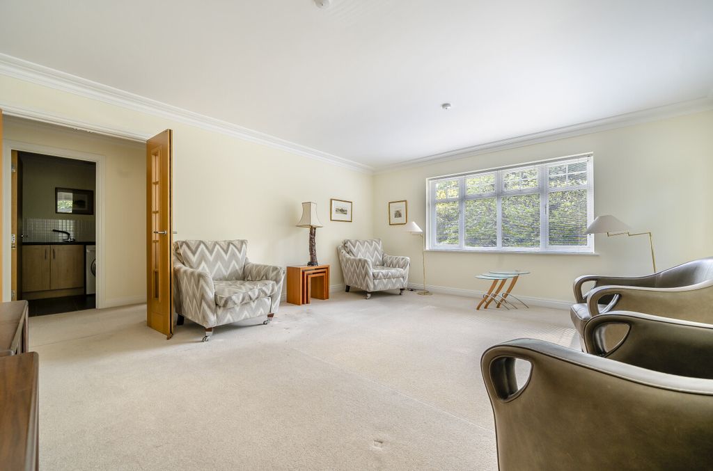 Property photo 3 of 15 8-6814873094Da1-1...