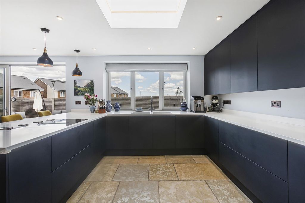 Property photo 2 of 43 22_51197.Jpg