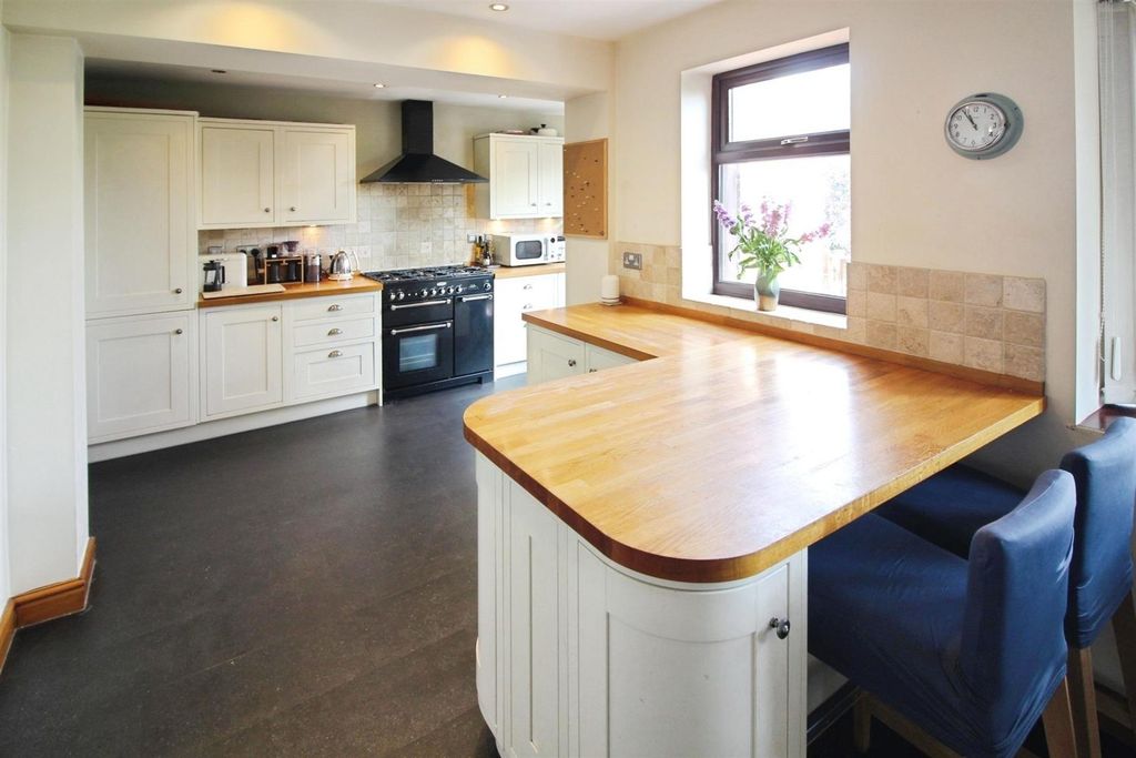 Property photo 3 of 23 Kitchen/Diner