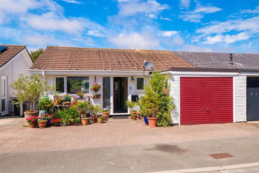 Property photo 3 of 31 Parry 10 Restormal Road Looe-39.Jpg