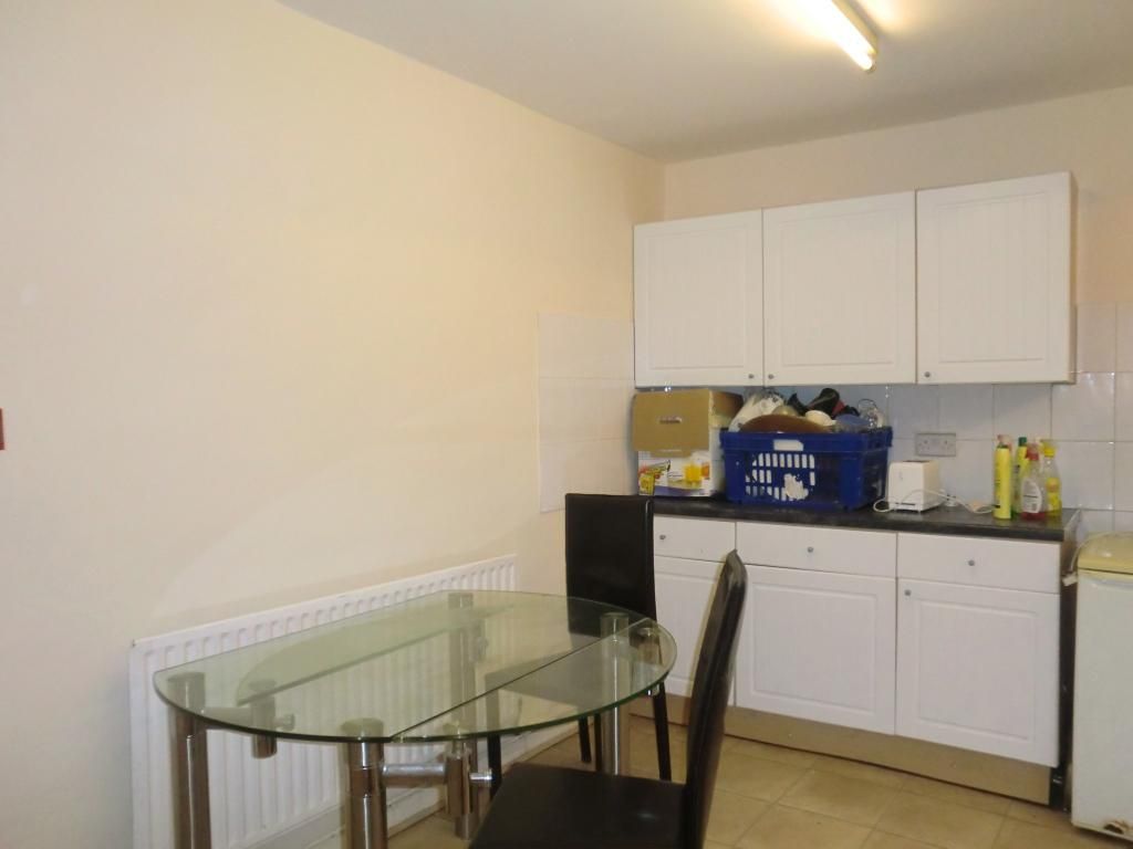 Property photo 3 of 7 Kitchen