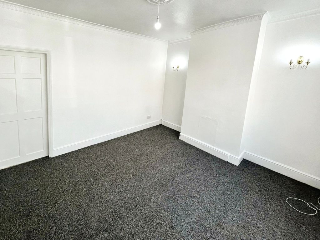 Property photo 3 of 12 Lounge