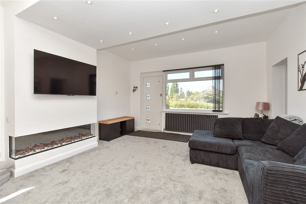 Property photo 3 of 15 Lounge/Diner