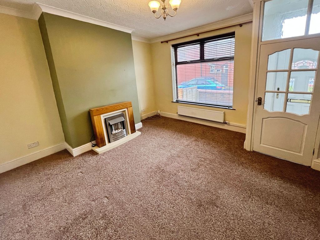 Property photo 2 of 12 Lounge