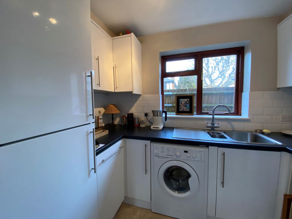 Property photo 3 of 8 Kitchen1