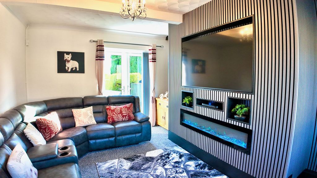 Property photo 2 of 32