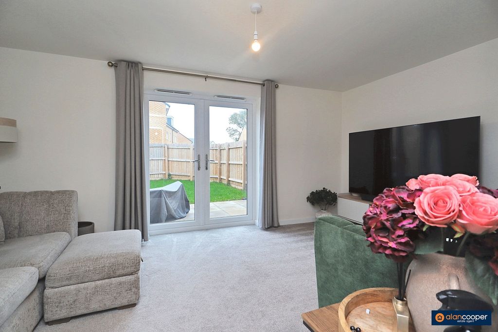 Property photo 2 of 23 4589033