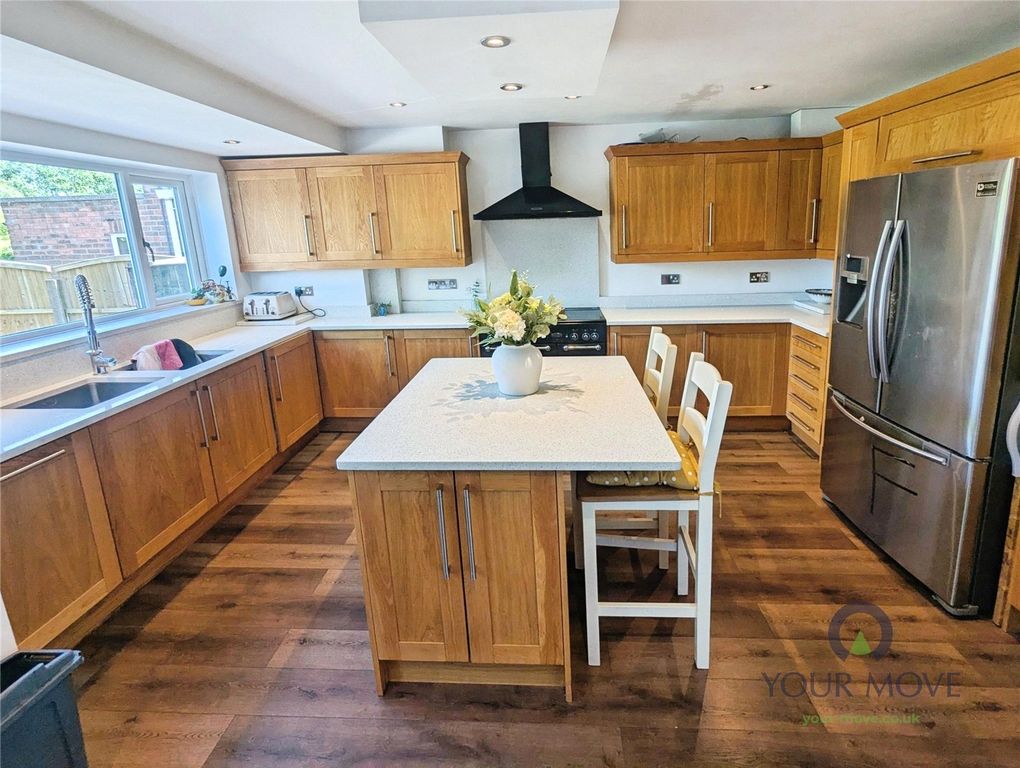 Property photo 3 of 32 Breakfast Kitchen