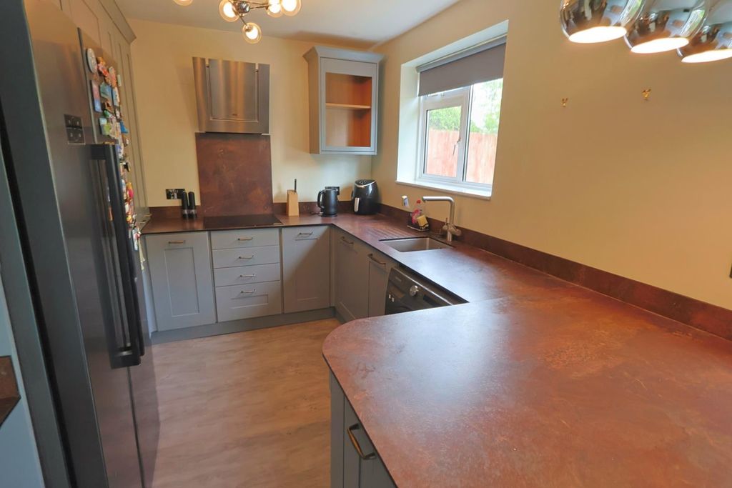 Property photo 3 of 15 Kitchen Diner