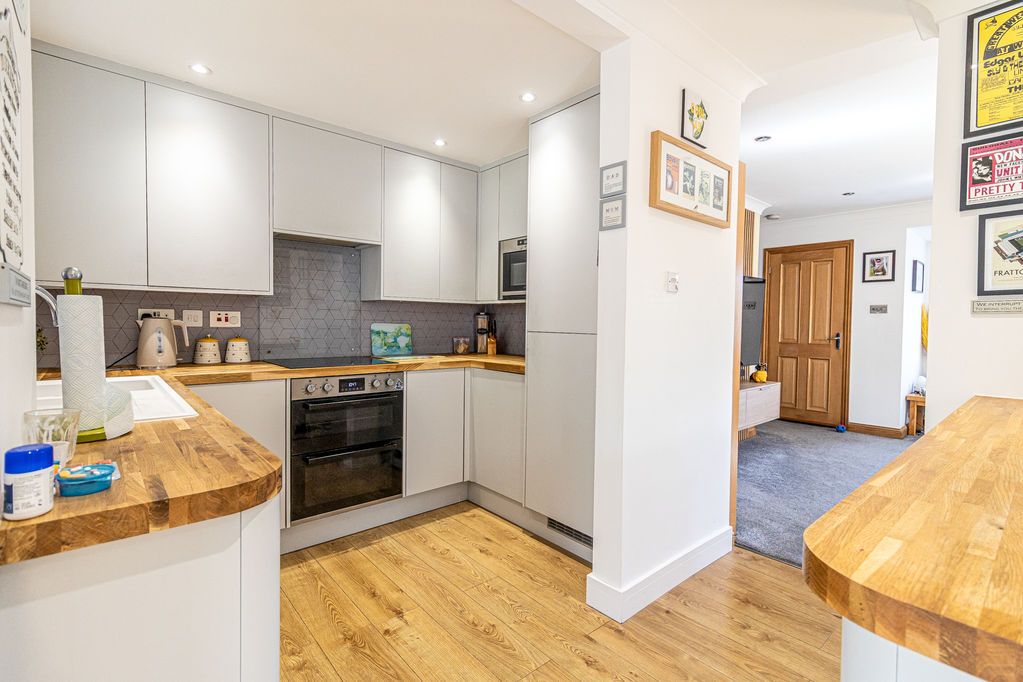 Property photo 3 of 30 .