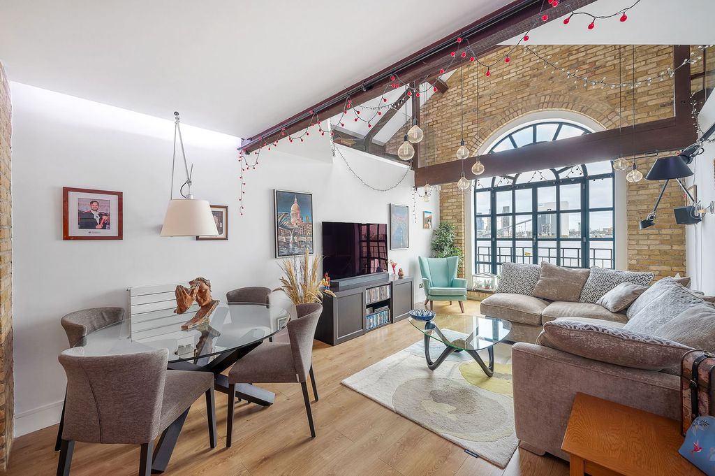 Property photo 1 of 43