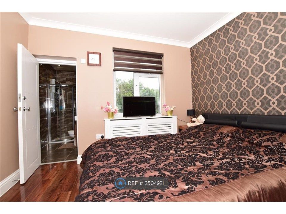 Property photo 1 of 8 Bedroom