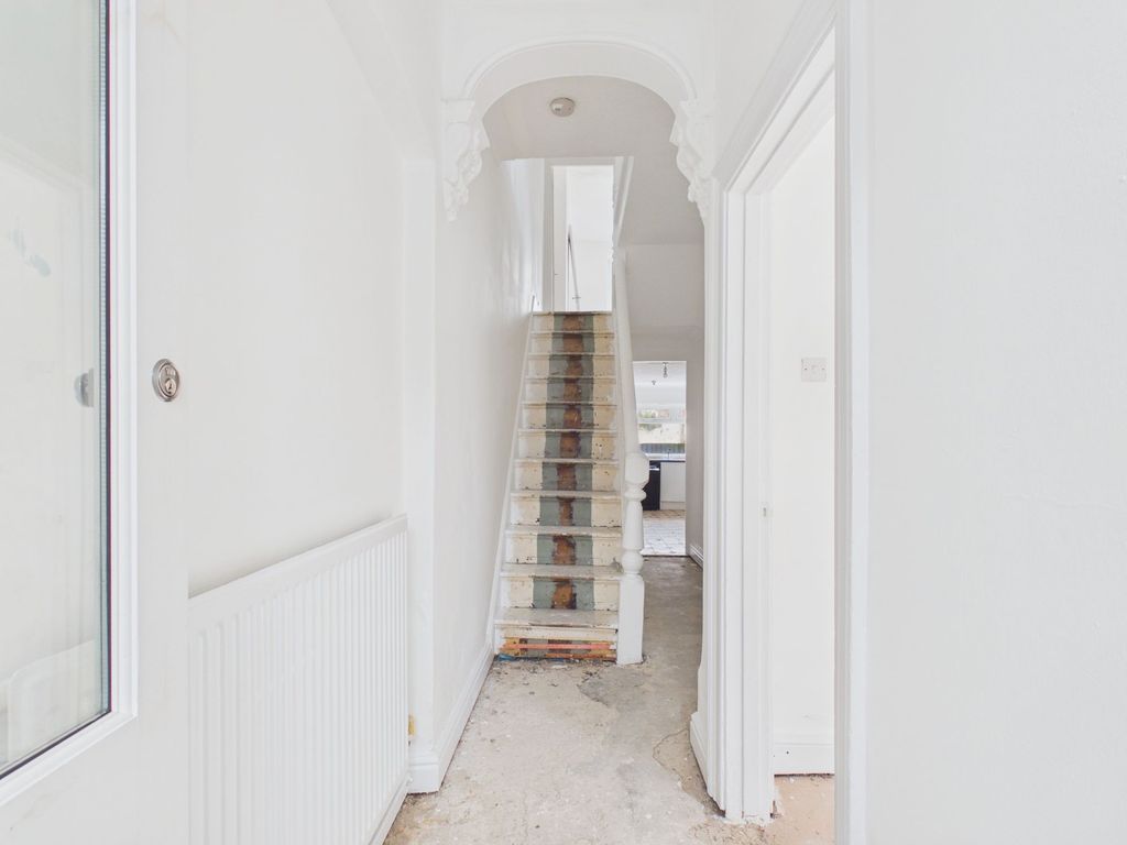Property photo 2 of 21 Hallway