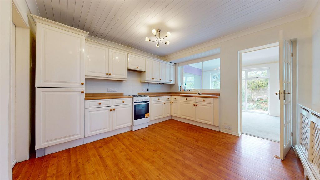 Property photo 3 of 25 Humber Crescent Kitchen