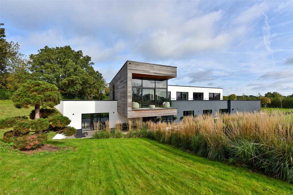 Property photo 1 of 18 Main Elevation