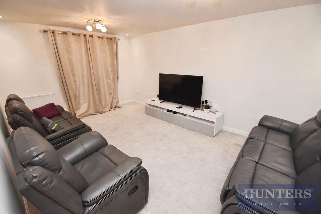 Property photo 2 of 11 Living Room