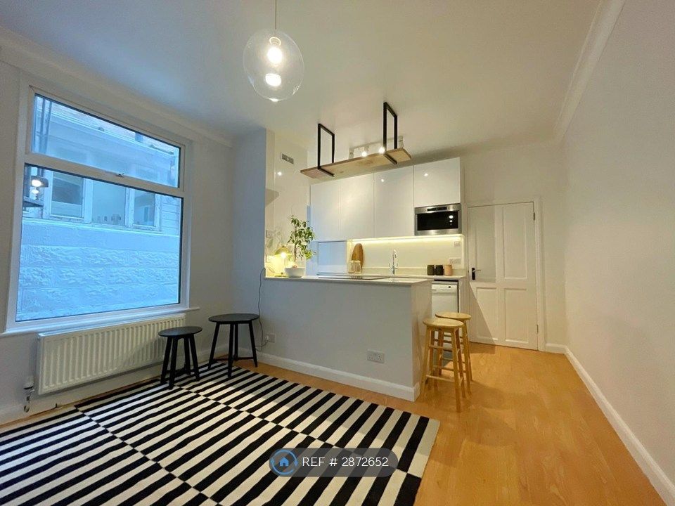 Property photo 3 of 10 Living Room