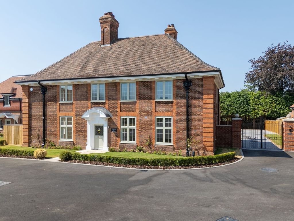 Property photo 1 of 32