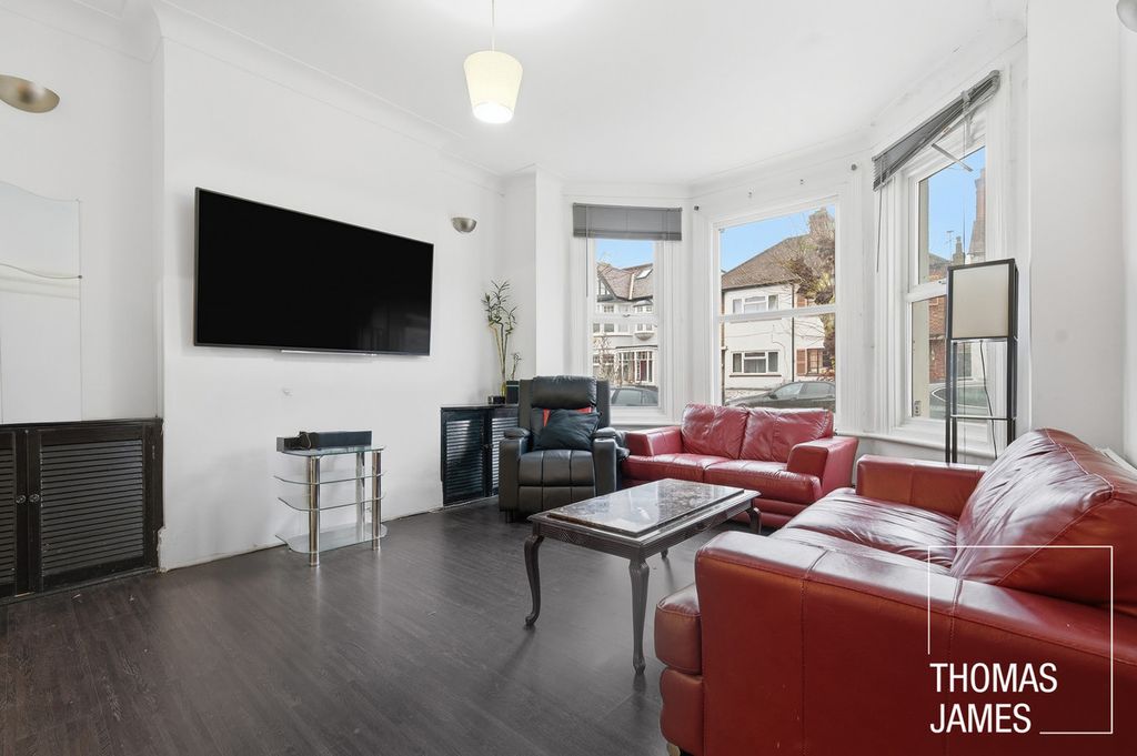 Property photo 3 of 27