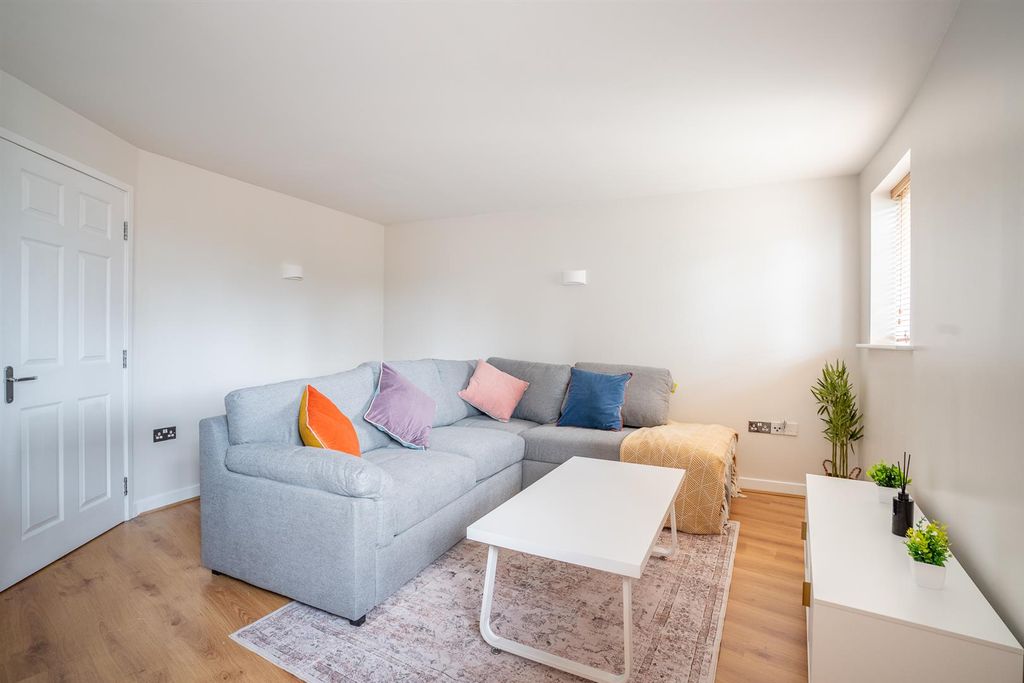 Property photo 2 of 14 Dh-6.Jpg