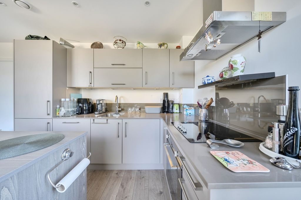 Property photo 3 of 21 1357597-21-68d138...