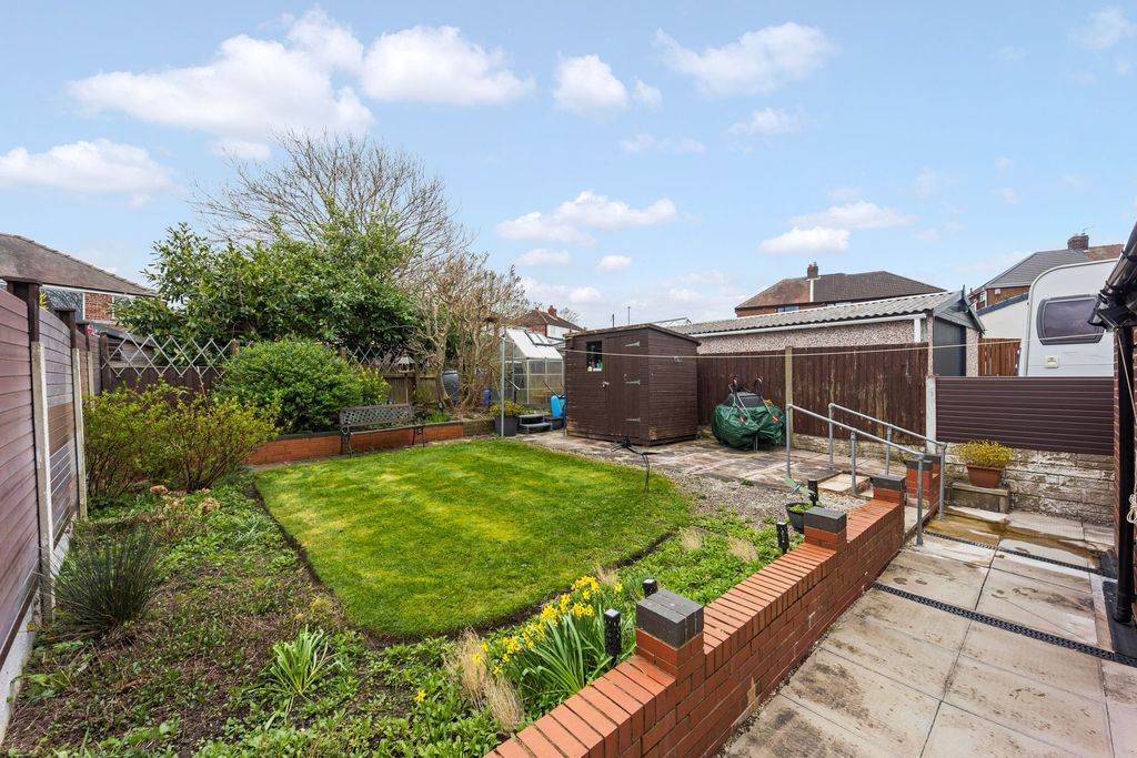 Property photo 2 of 31