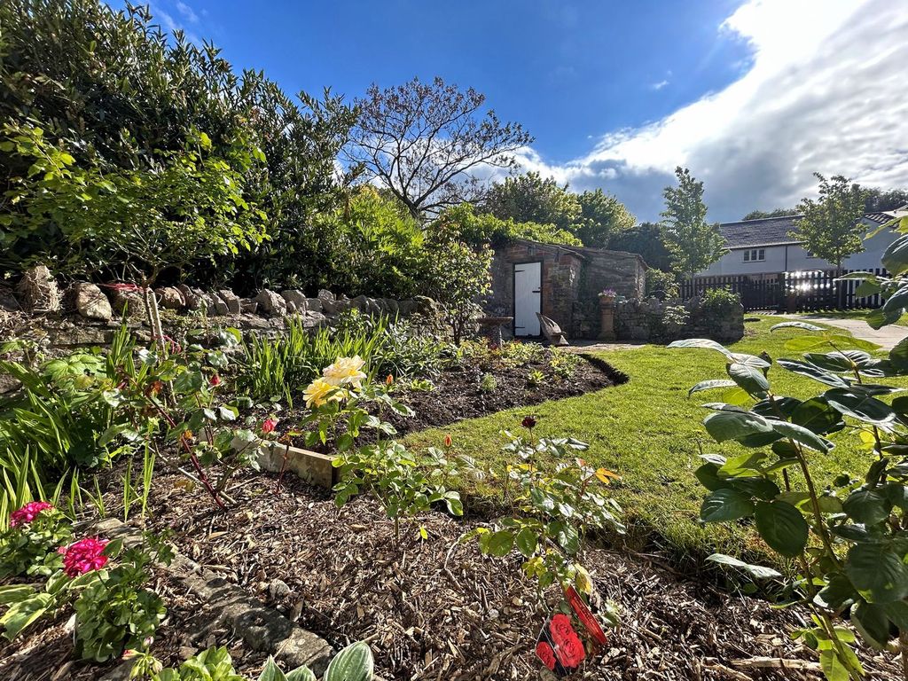 Property photo 2 of 25