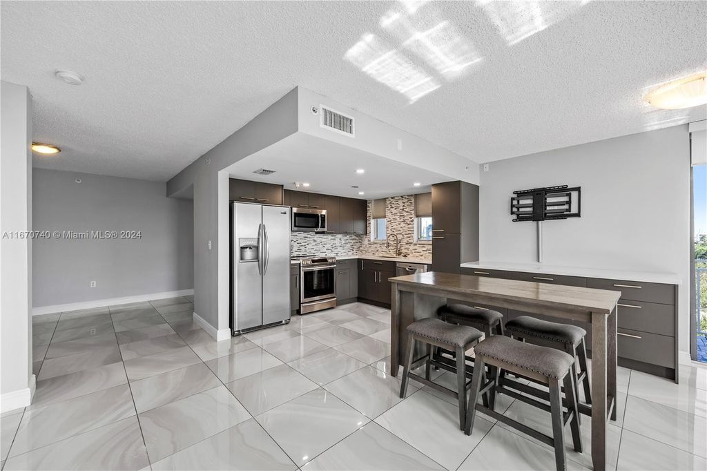 Property photo 2 of 27 <Alttext/>
