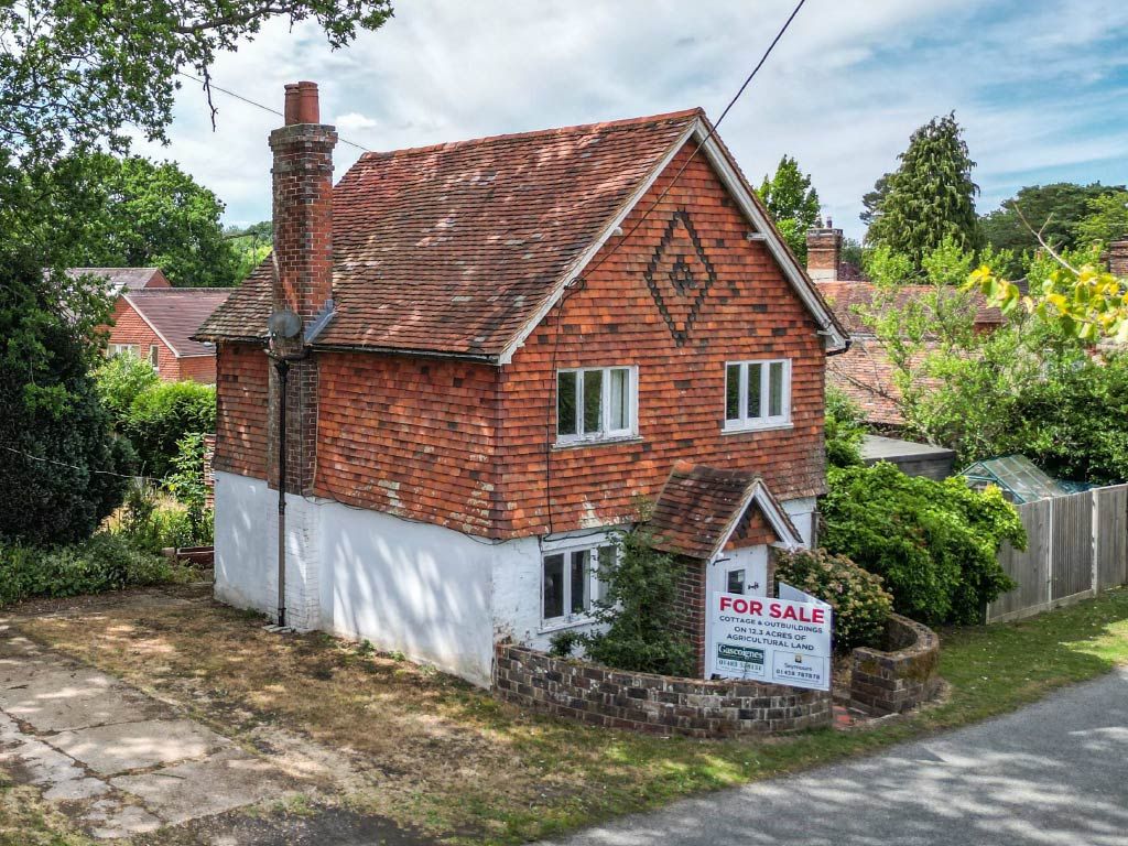 Property photo 1 of 1 Detached Cottage With Land In Plaistow.