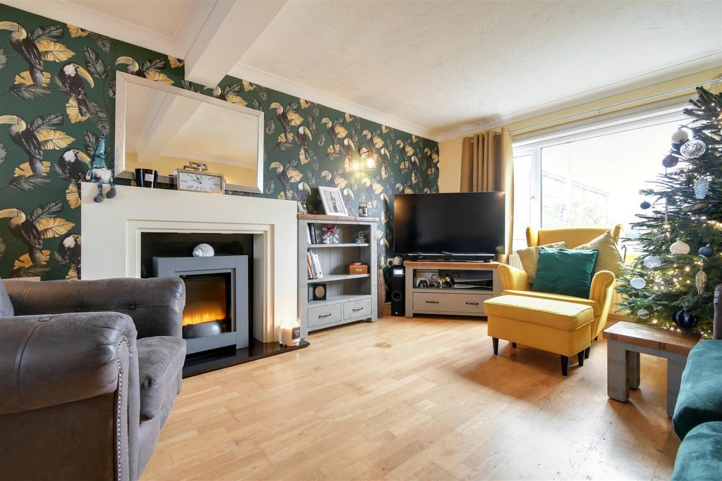 Property photo 2 of 29 Lounge