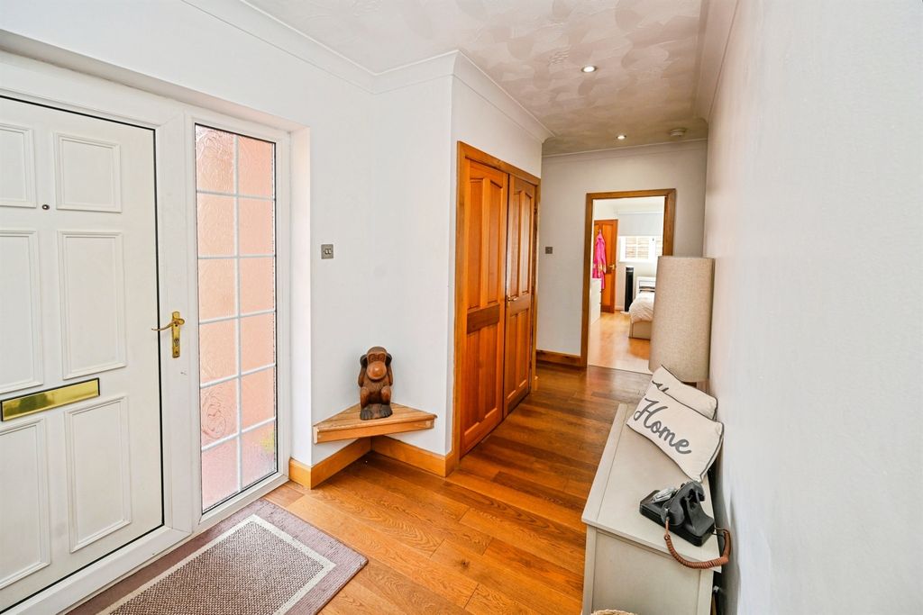 Property photo 3 of 33