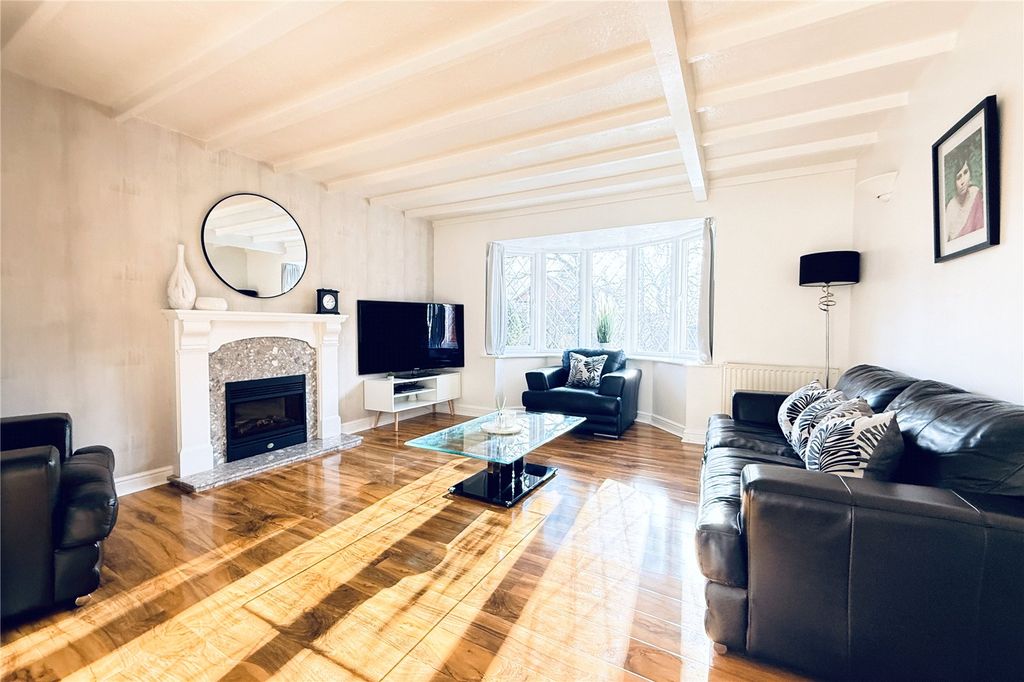 Property photo 2 of 23 Living Room