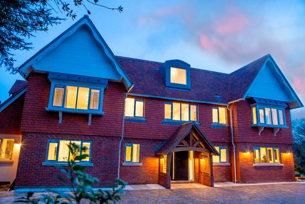 Property photo 3 of 31