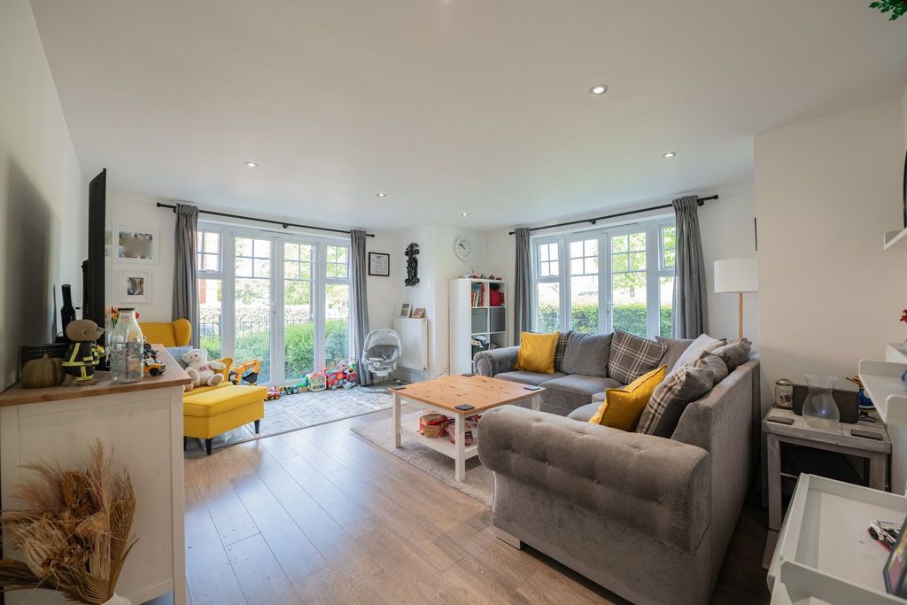 Property photo 2 of 9