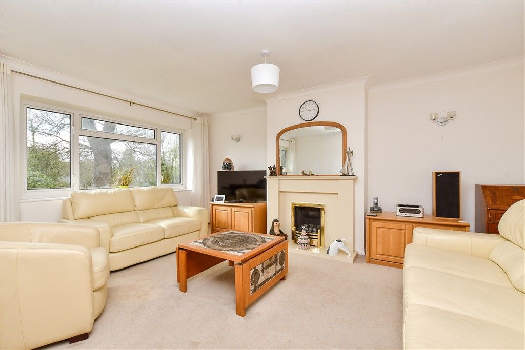 Property photo 1 of 10 Lounge